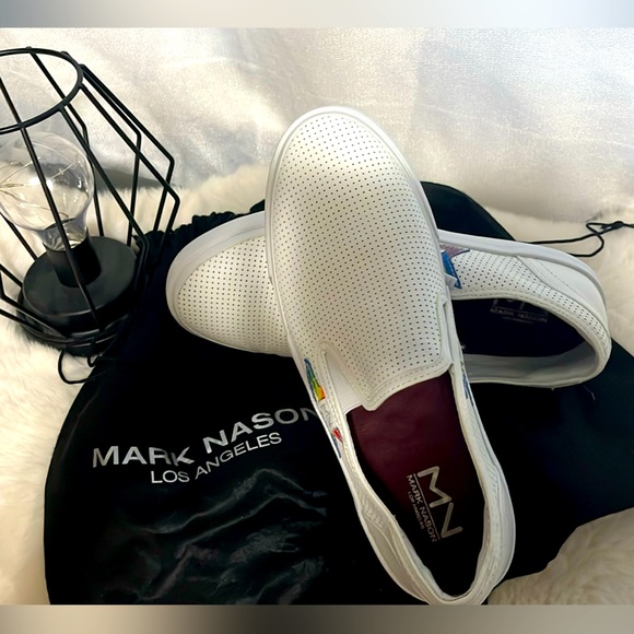 Like New unisex The Method Kinzee leather sneaker white size 8 white sneaker - Picture 2 of 4